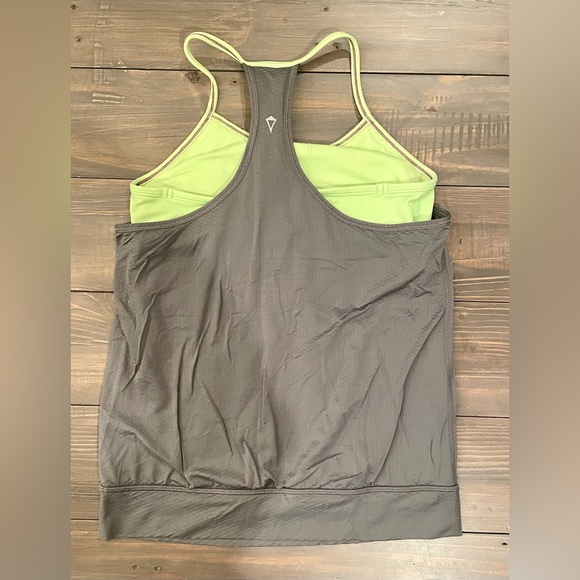 Ivivva by Lululemon tank top. Built in shelf bra. Great condition! Size 12. - Picture 2 of 3